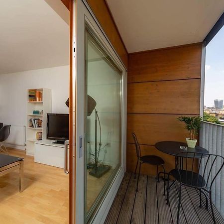 Room With Private Bathroom In A Modern Two Bedroom Two Bathroom Flat لندن المظهر الخارجي الصورة