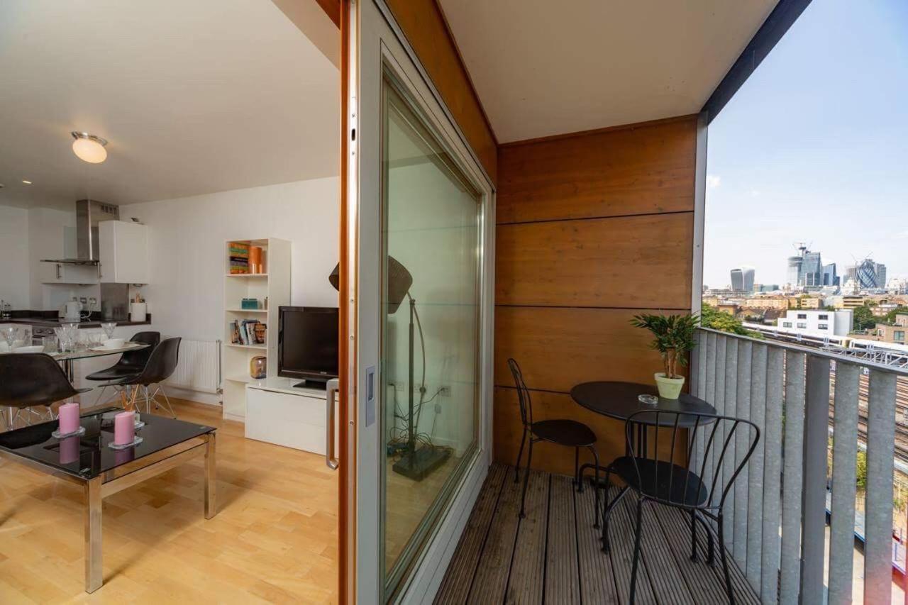 Room With Private Bathroom In A Modern Two Bedroom Two Bathroom Flat لندن المظهر الخارجي الصورة
