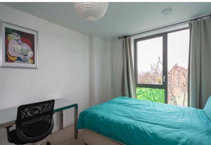 Room With Private Bathroom In A Modern Two Bedroom Two Bathroom Flat لندن المظهر الخارجي الصورة